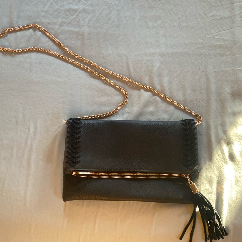 Moda Luxe black crossbody pure with gold chain